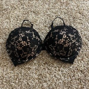 Victoria’s Secret very sexy push up black lace bra